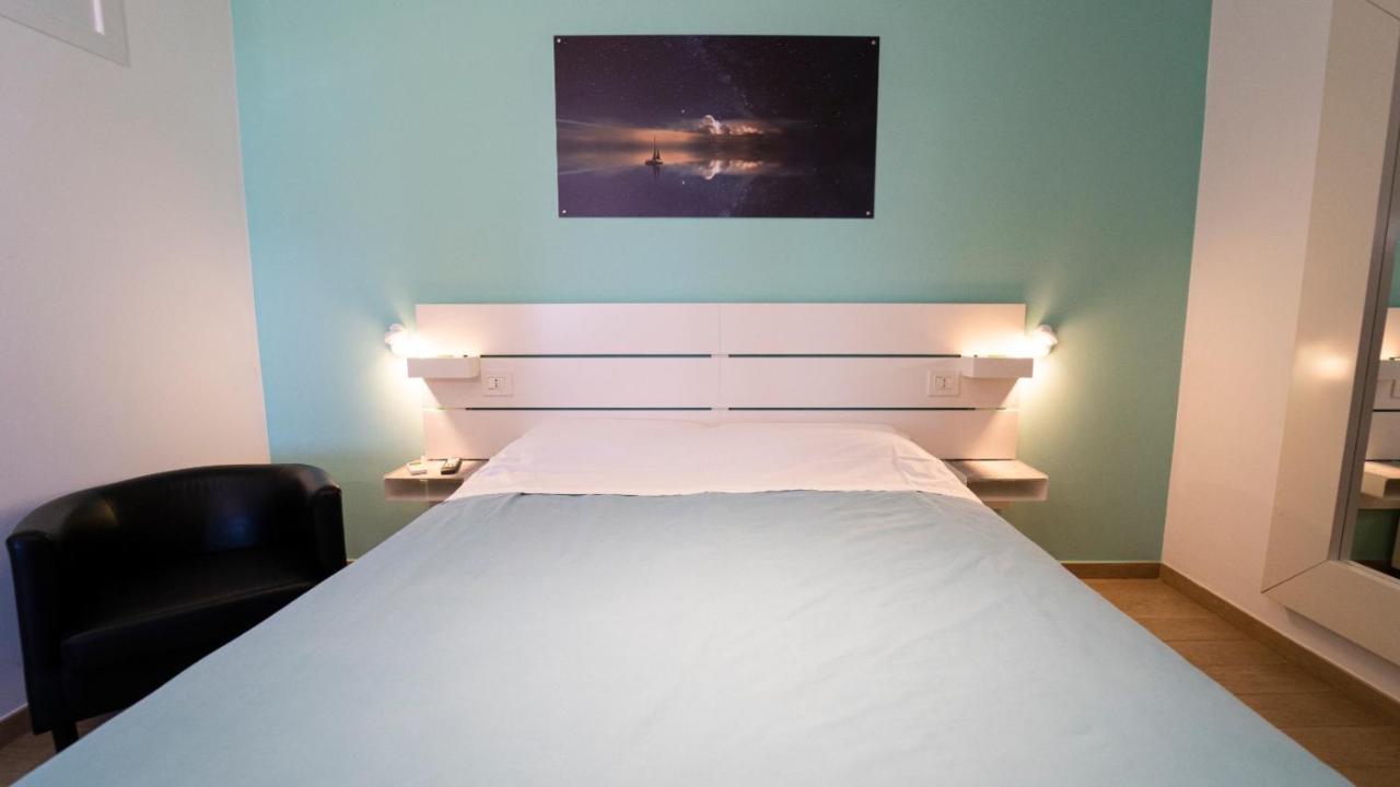 La Palma Del Sol Bed & Breakfast Barletta Bagian luar foto