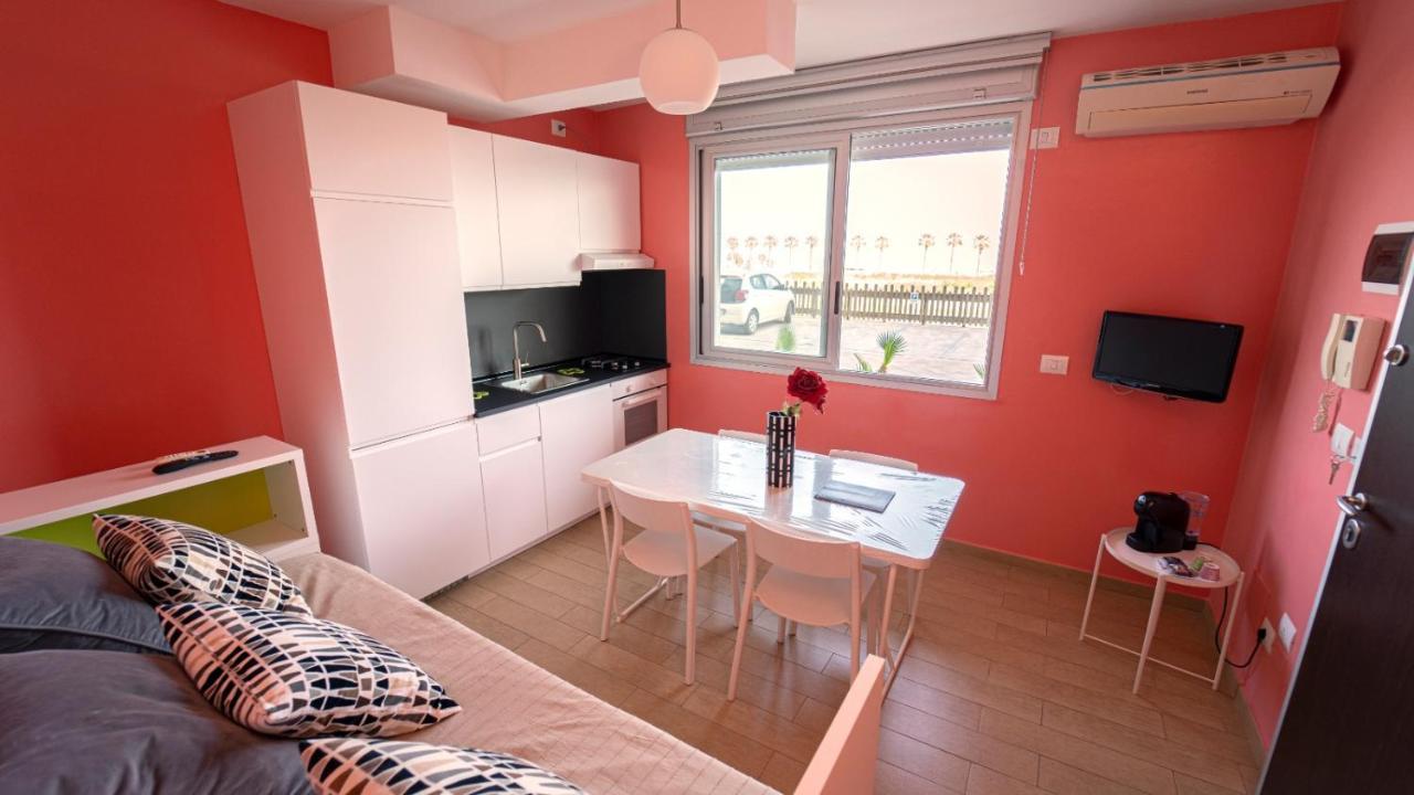 La Palma Del Sol Bed & Breakfast Barletta Bagian luar foto